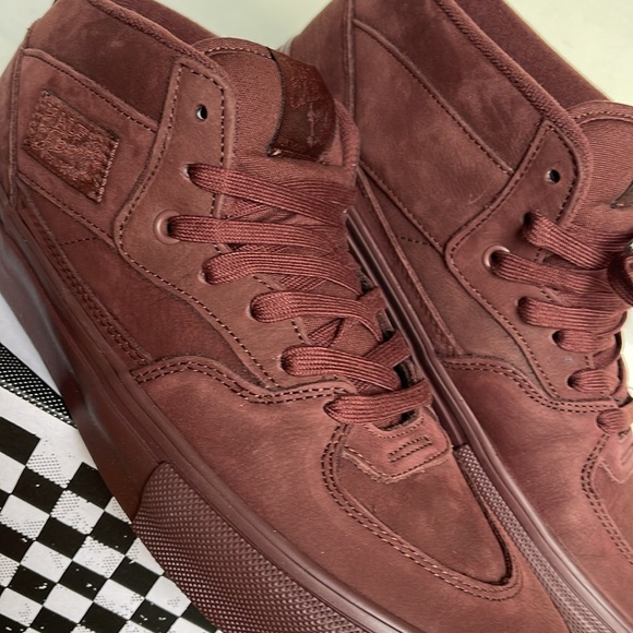 Vans Men’s Skate Half Cab
Mono Chocolate
VNDASFCDCHC
Sneakers - Picture 8 of 16